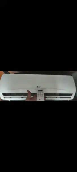 AC LG 1/2 PK terima dingin