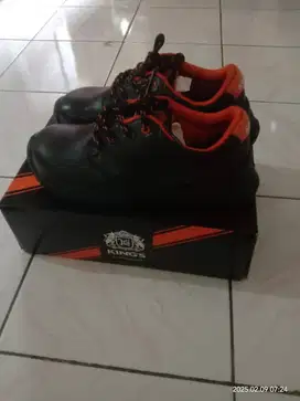 SILAHKAN DIJUAL SEPATU SAFETY KING'S BY HONEYWELL KWS 200