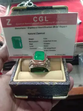 Batu cincin zamrud memo