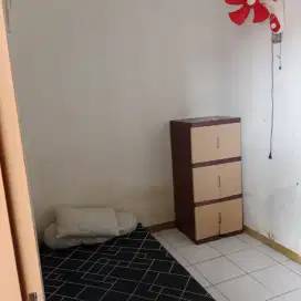 Kost wanita dan suami istri