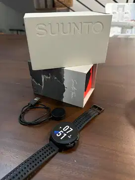 Suunto race all black amoled smart watch