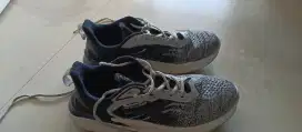 Sepatu merk diadora original