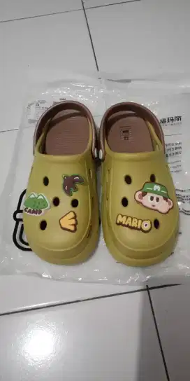 Di jual sendal merk ceersfull mario