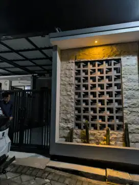 Disewakan rumah (menganti mepet Surabaya polll)