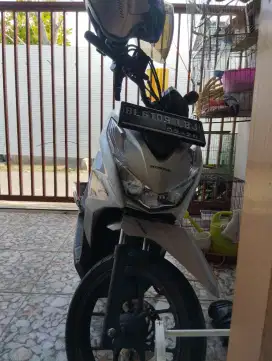 jual sepmor  merk honda type beat Street thn 2021 warna silver black