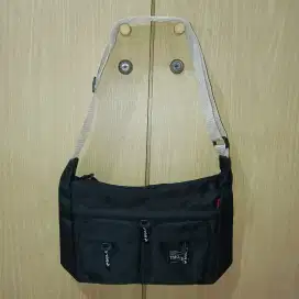 Tas Selempang Pria