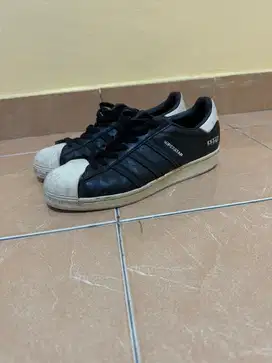 Adidas superstar size 42