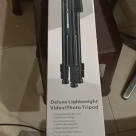 Tripod Ezzrale Deluxe lightweight