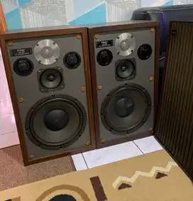Speaker Teac LS-380 keluaran tahun lama.