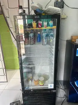 Jual showcase rsa baru dipake dua minggu