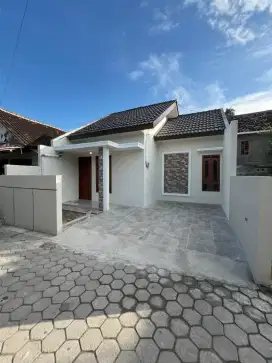 RUMAH BARU FRESH MODERN DI WIYORO BANGUNTAPAN DEKAT RS. HARJOLUKITO
