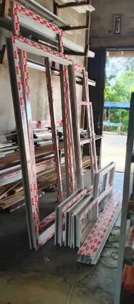 Kusen pintu dan jendela aluminium