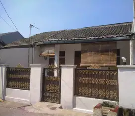Rumah Selangkah Stasiun KAI Cilebut