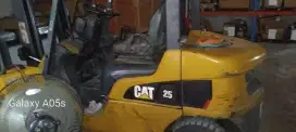 Forklift caterpillar 2,5 ton