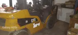 Forklift caterpillar 2,5 ton