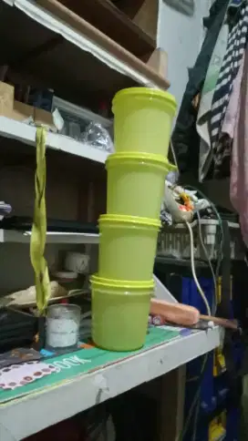 Toples Tupperware