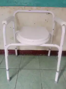 wc duduk/alat bantu pasien BAB