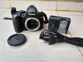 Kamera Foto Nikon D3000
Resolusi 10.2 MP DX-Format CCD