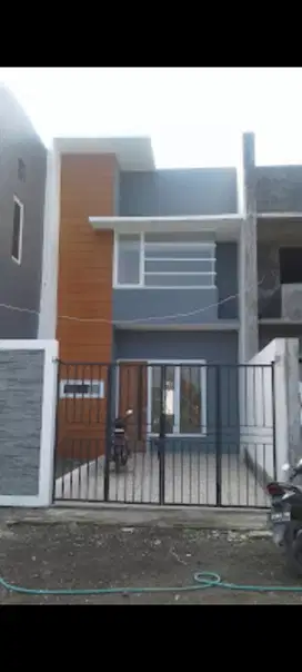 Rumah cantik 2 lantai luas bisa DP minim Rungkut