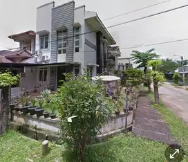 Rumah hook dua lantai full renov siap huni simpruk lippo cikarang