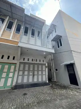 Dijual Townhouse Komplek Orlando Karya Jl Karya Dame Lokasi strategis
