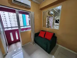 Apartemen Harian Cozy di Green Pramuka, Siap Huni & Terjangkau