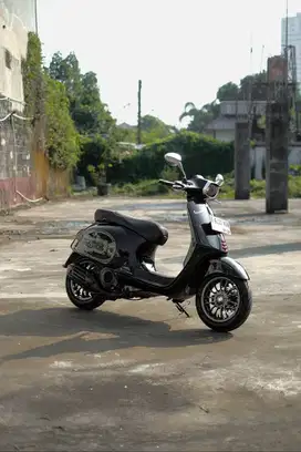 PIAGGIO VESPA MATIC SPRINT 150 CARBON LIMITED EDITION 2018 MURAH BERGA