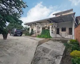 RUMAH DENGAN HALAMAN YANG LUAS + ADA KONTRAKAN RAPI TERAWAT (DN)