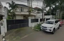 Rumah Menteng 555m 2 lantai, lokasi strategis, harga murah
