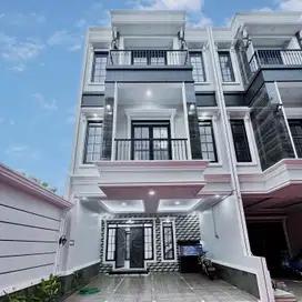Rumah 3 Lantai dalam cluster jagakarsa