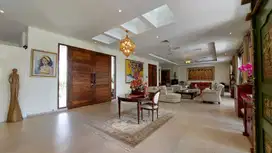 WALKING DISTANCE TO THE BEACH LUXURIOUS VILLA