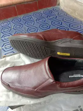 Sepatu pria kulit size. 42