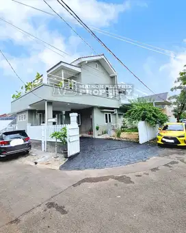 RUMAH BAGUS POSISI HOEK + ADA ROOFTOP LOKASI STRATEGIS DI GRIYA LOKA