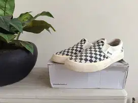 Sepatu Thunderbear Slip On Voltaire Local Brand Mirip Vans Murah!