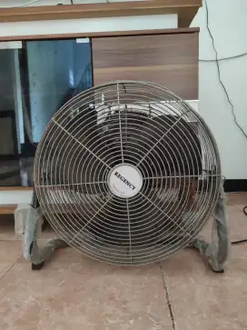 Regency Deluxe Desk Fan