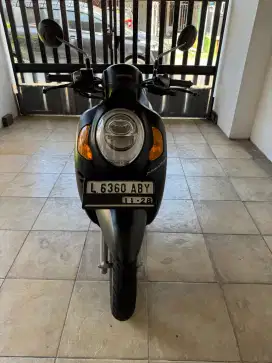 Scoopy Prestige 2023 hitam