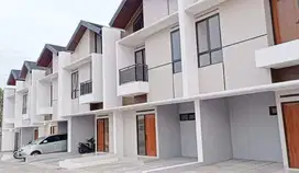 Rumah siap huni 2 lantai harga 1 lantai di Pocis Tangerang Selatan