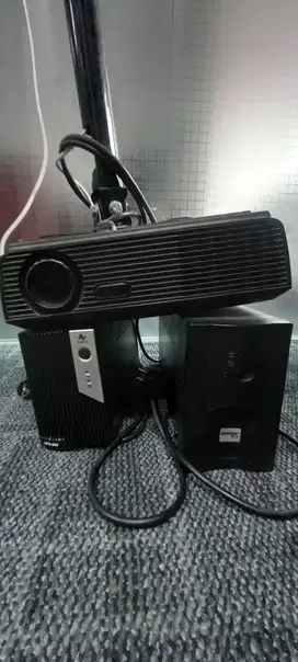 Proyektor gantung merk Optoma EX537