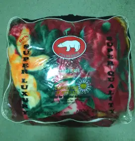 Selimut Polar Bear Halus Jumbo 220x240