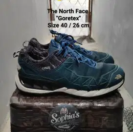 Sepatu outdoor/gunung TNF size 26 cm