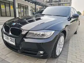 BMW 320i Hitam 2011