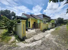 rumah second terwat siap huni dekat UNS