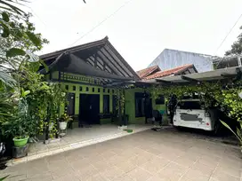 Rumah Luas dengan Kosan dan Kontrakan di Kebagusan, Jakarta Selatan