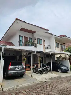 Rumah second dalam cluster di jatiwaringin dekat toll