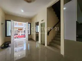 Rumah Siap Huni Lokasi Strategis di Taman Ratu Jakarta Barat