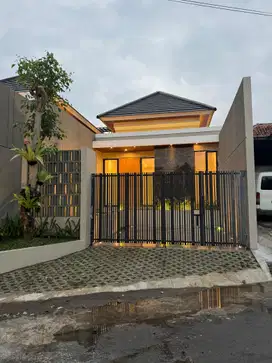 Rumah Mewah Full Furnished Dekat Bandara Adisucipto