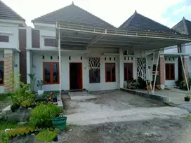 Rumah terawat plus furnish siap huni solobaru