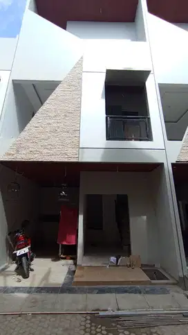 Dijual Rumah Baru Ready Stock 3-lantai daerah Jatinegara