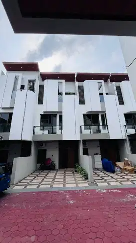 RUMAH CANTIK ELEGAN MURAYYA RESIDENCE MATRAMAN UTAN KAYU JAKTIM
