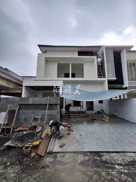 Dijual Rumah di Araya Golf Malang Free Kitchen Set Kawasan Elit